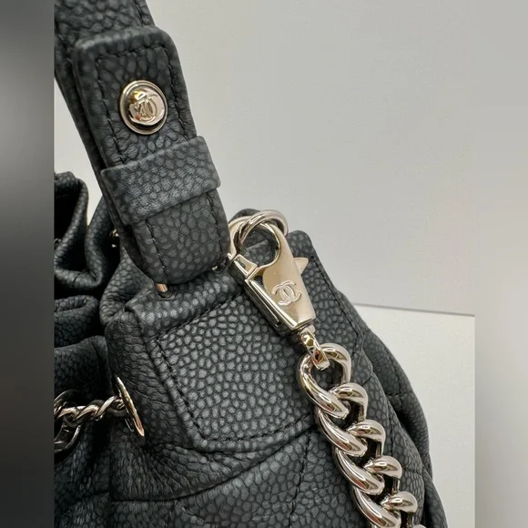 Caviar Flat Quilted CC Chain Bucket Drawstring Bag Black - Picture 6 of 14